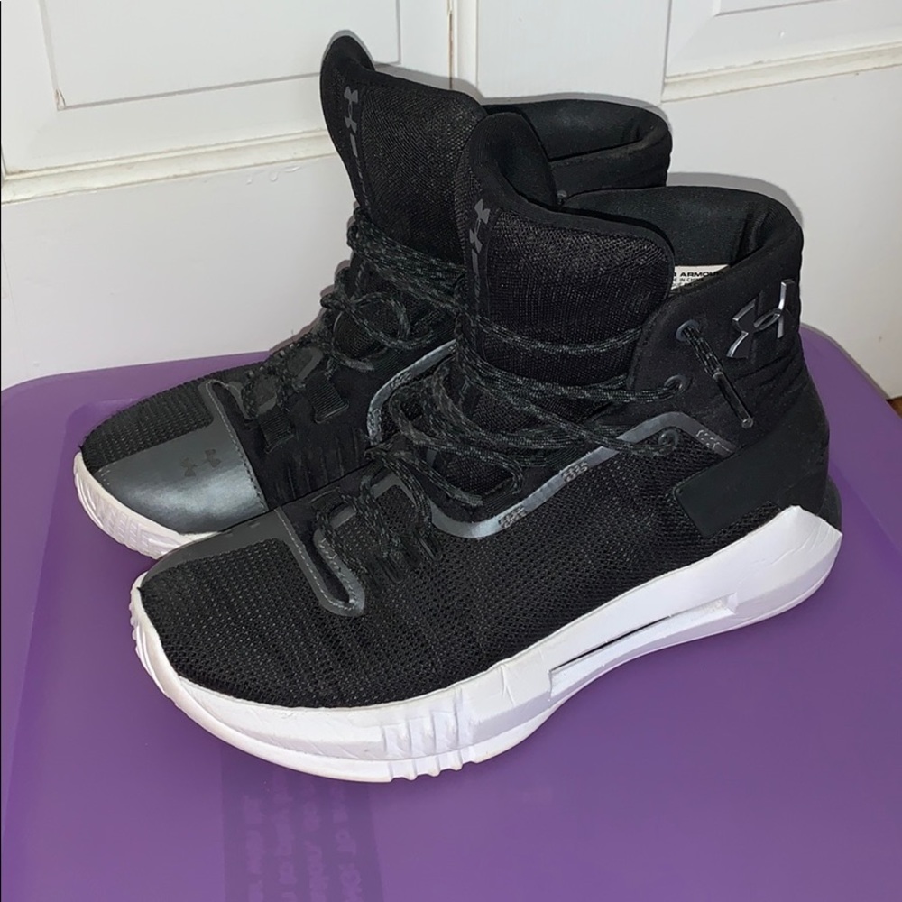 Women’s basketball shoes